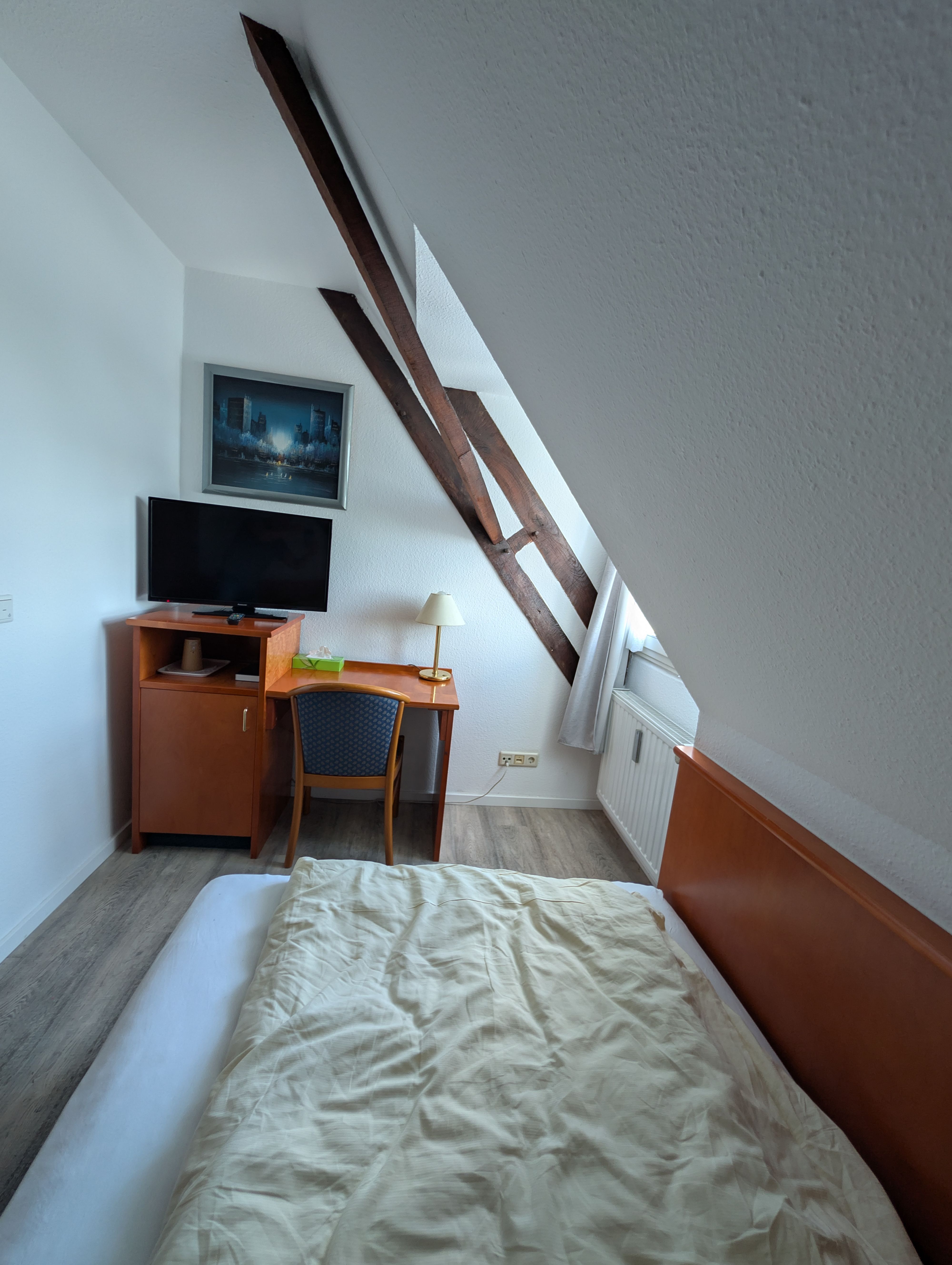 Einzelzimmer mit Arbeitsplatz